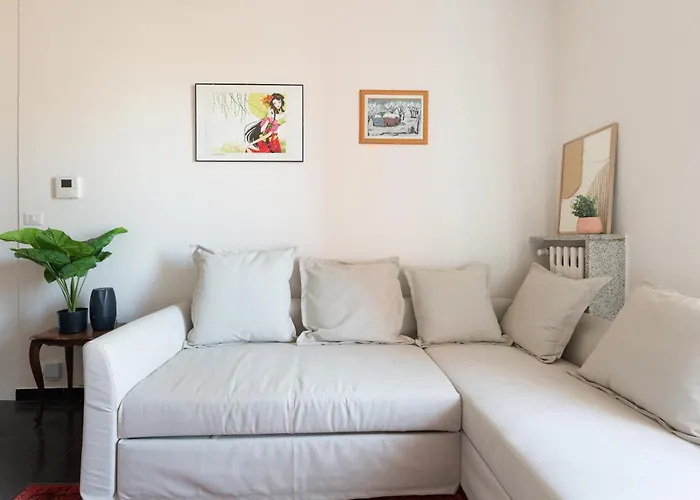 Guesthost - Corvetto M3 - Comfy Apt With Balcony!